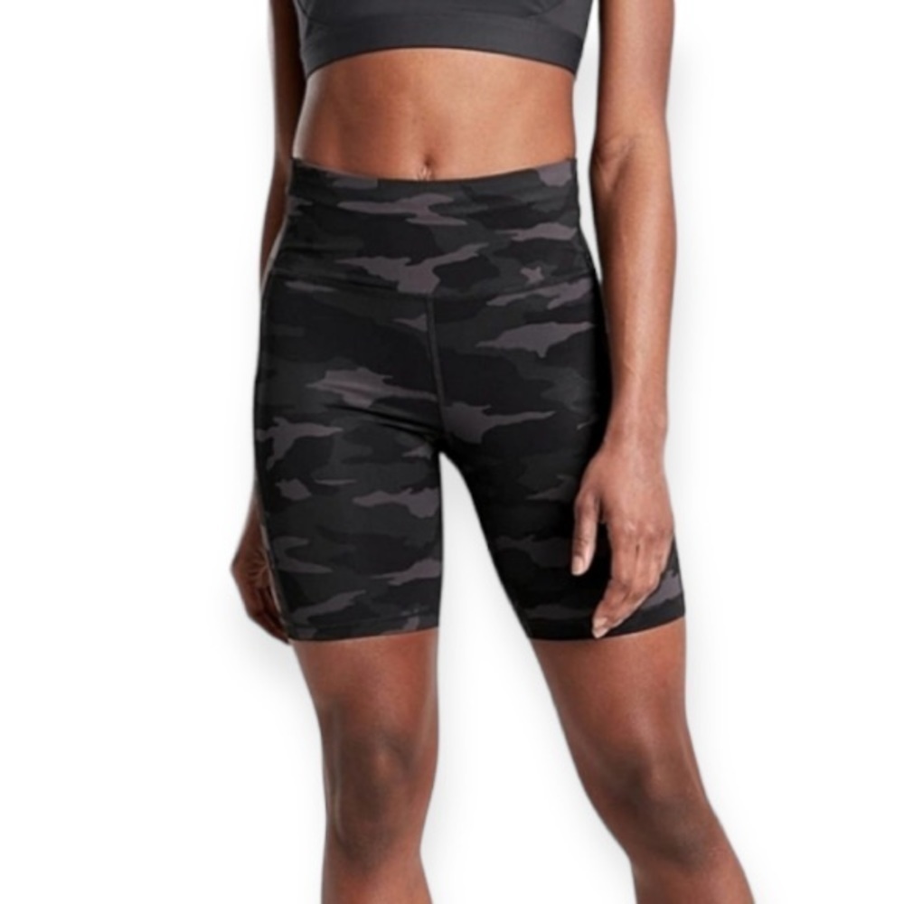 Athleta Ultimate Stash Pocket Camo 7" Short Black Gray XXS